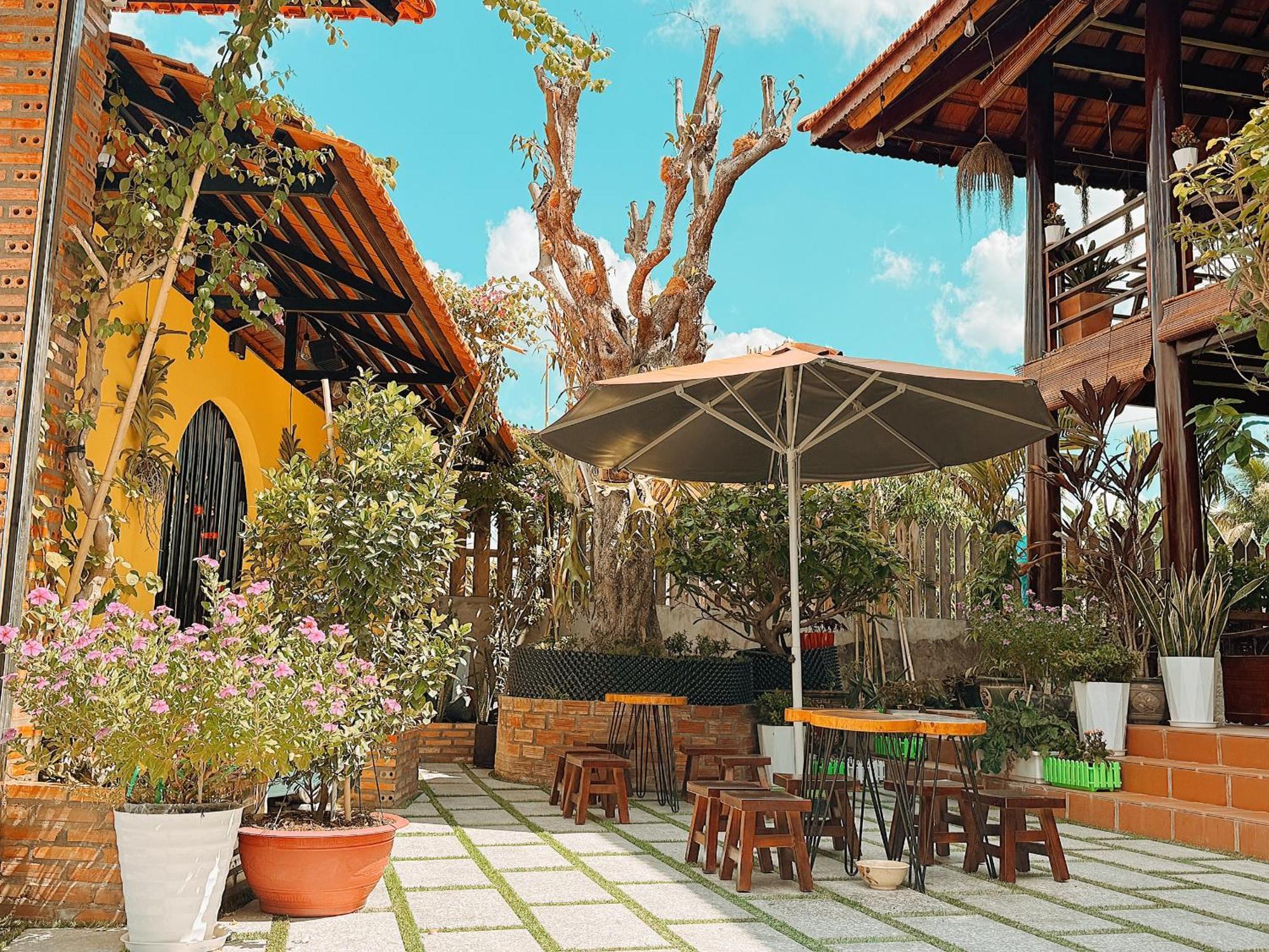 Kara Homestay & Cafe Кан То Екстериор снимка