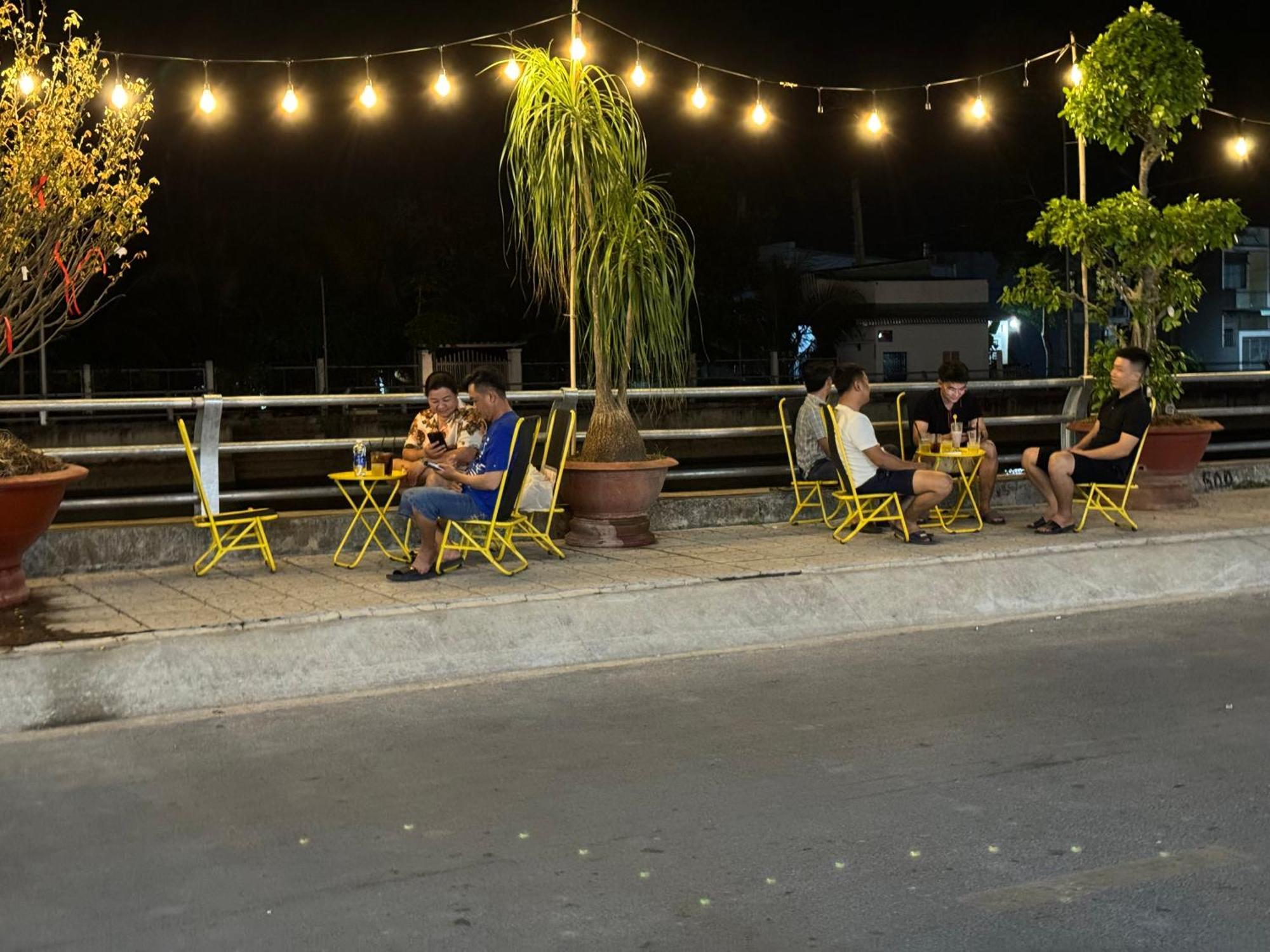 Kara Homestay & Cafe Кан То Екстериор снимка